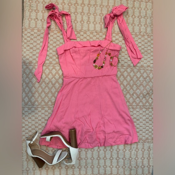 Elegant Pink Short Dress - Picture 1 of 5